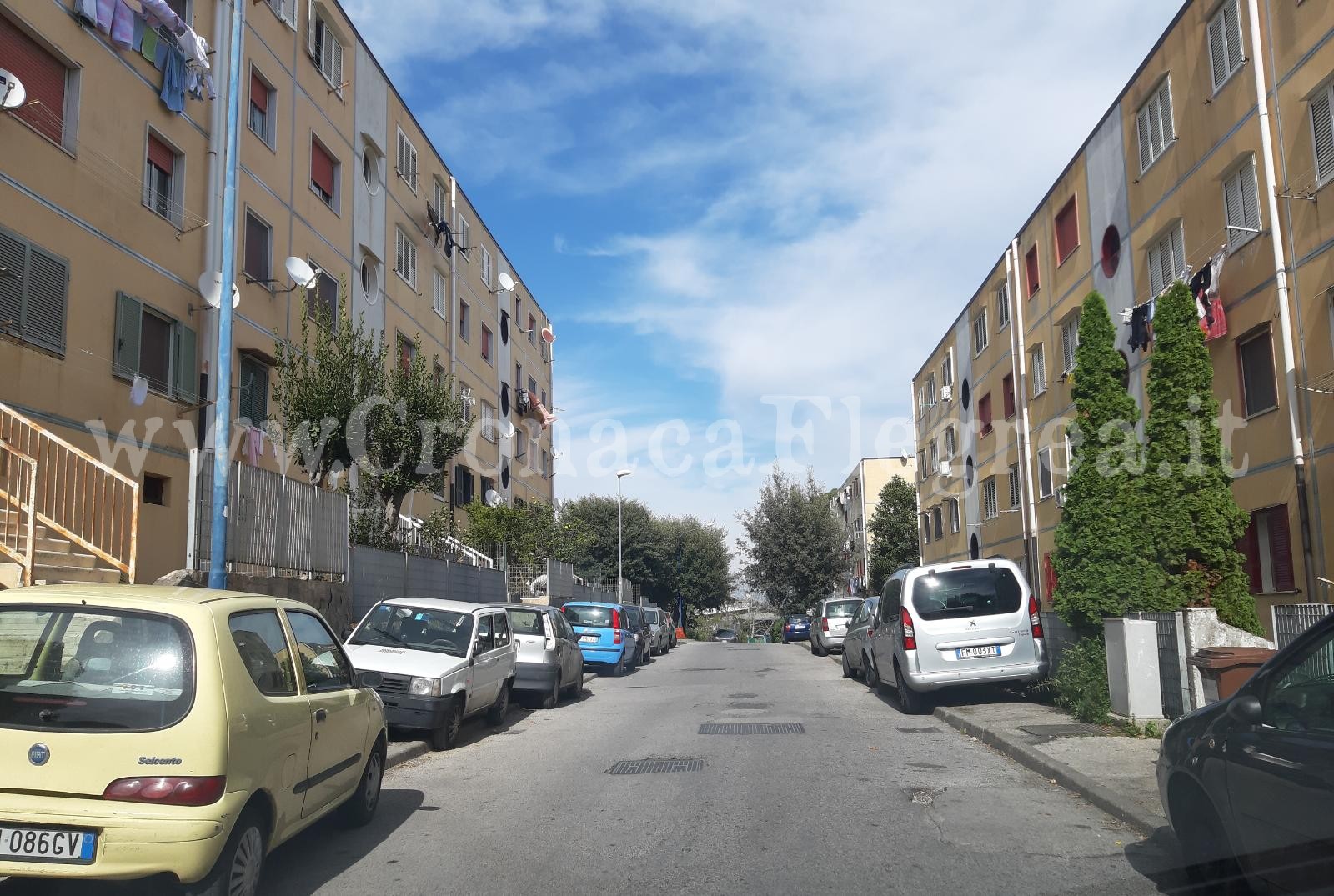 POZZUOLI/ Moglie di uomo del clan si allaccia al contatore del condominio e ruba corrente