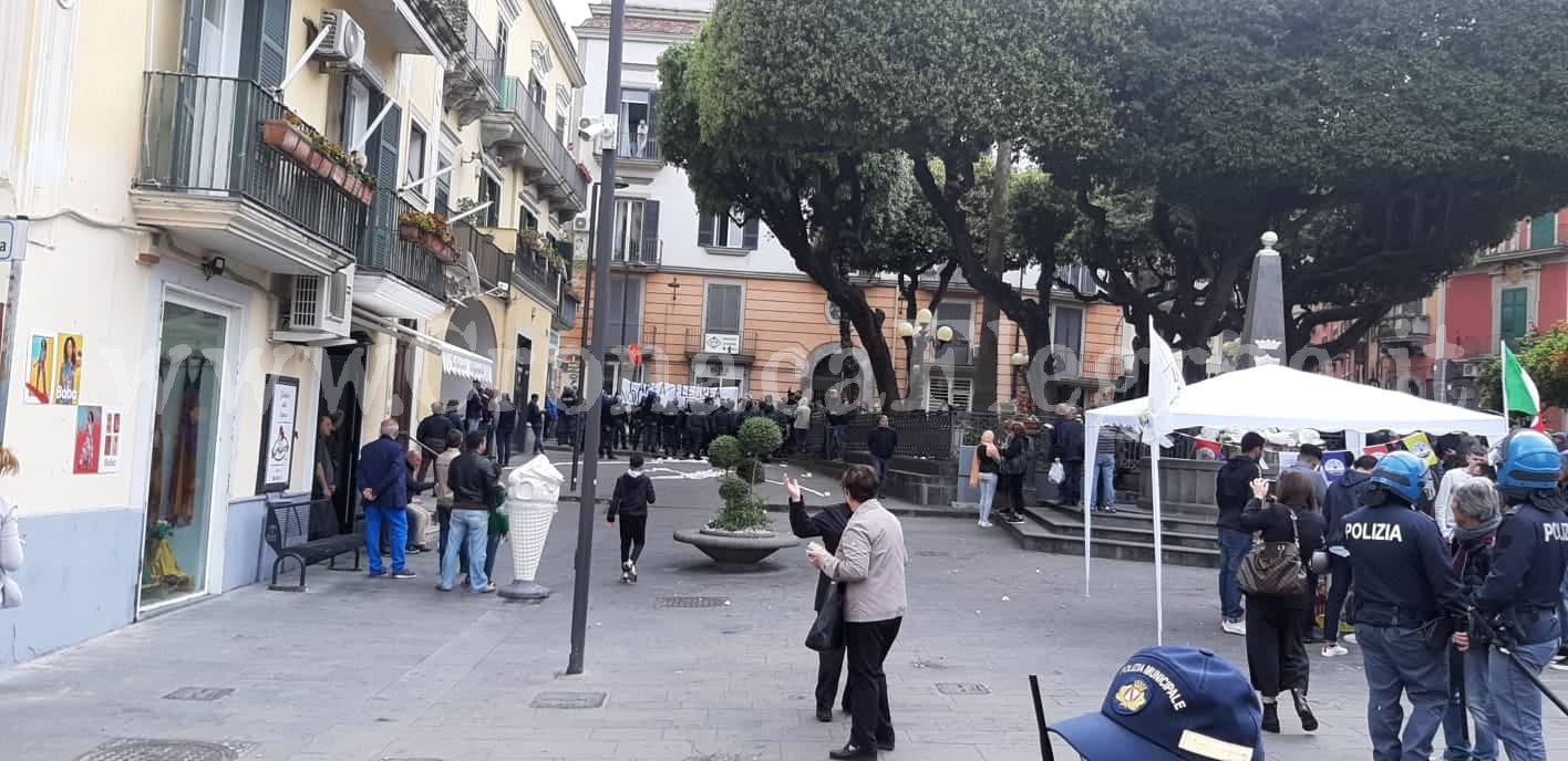 POZZUOLI/ Proteste anti Lega, le reazioni della politica. Tace il Movimento 5 Stelle