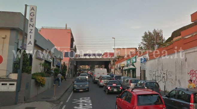 POZZUOLI/ Controlli al ponte della Metropolitana: via Solfatara diventa a senso unico
