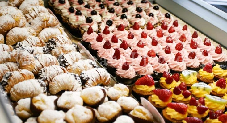 POZZUOLI/ Sequestrati 150 chili di dolci e rustici in un bar di Monterusciello