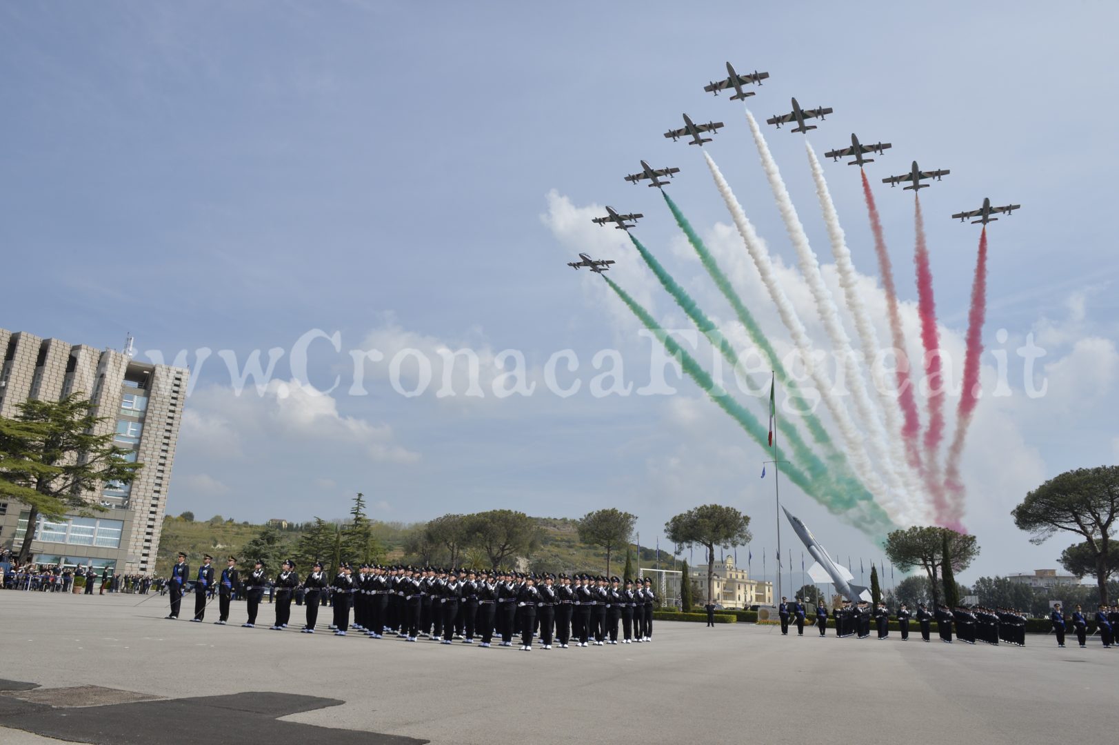 Lo spettacolo delle Frecce Tricolori nel cielo di Pozzuoli – TUTTE LE FOTO