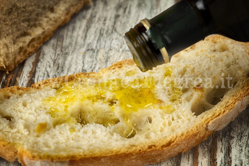 Pane e olio come merenda per i bambini: l’iniziativa nelle scuole di Quarto