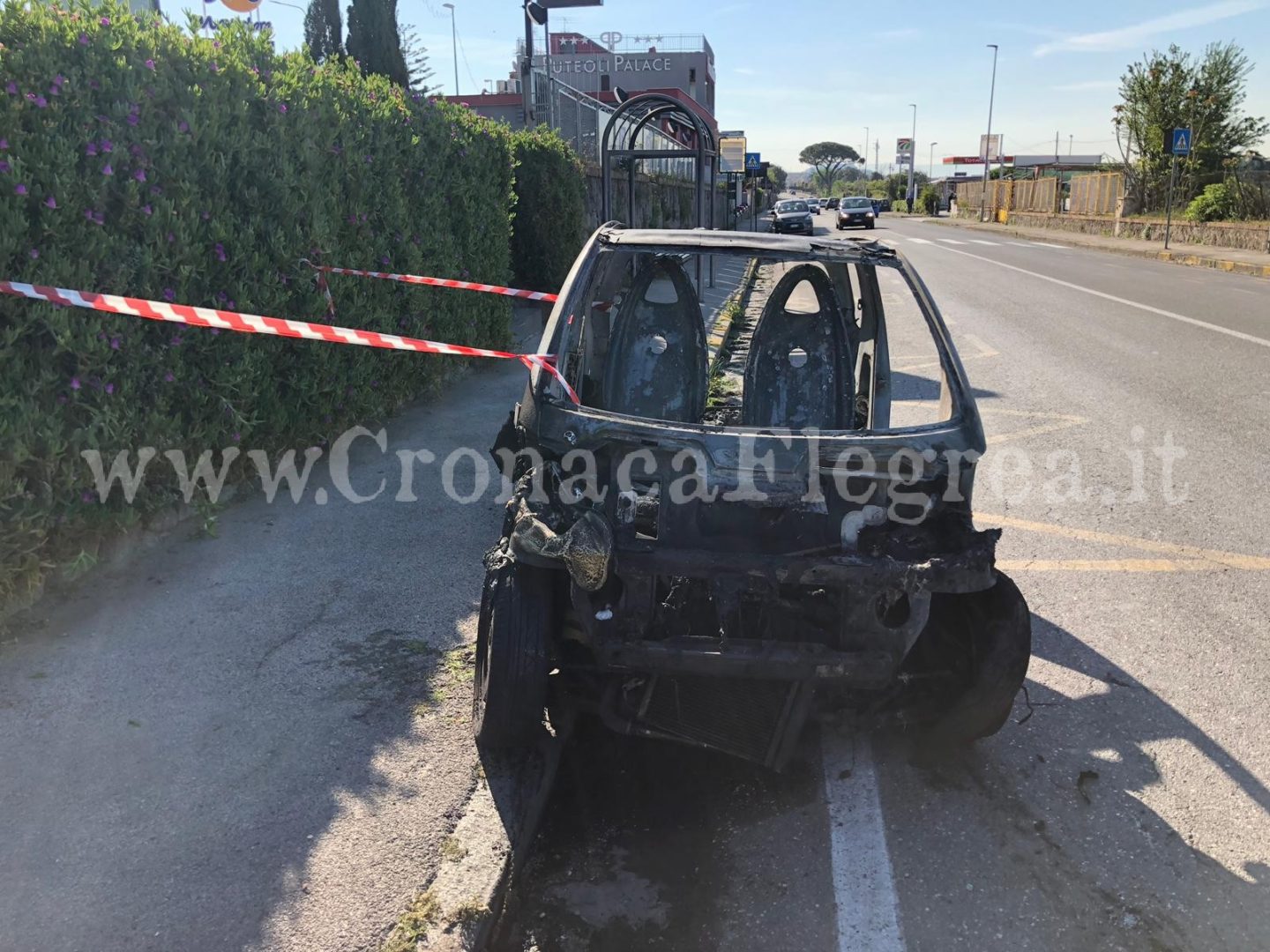 POZZUOLI/ Auto in fiamme nella notte: è l’ottava distrutta in 12 giorni