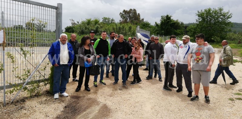 POZZUOLI/ Rivolta dei residenti, bloccata l’area comunale per il travaso dei rifiuti