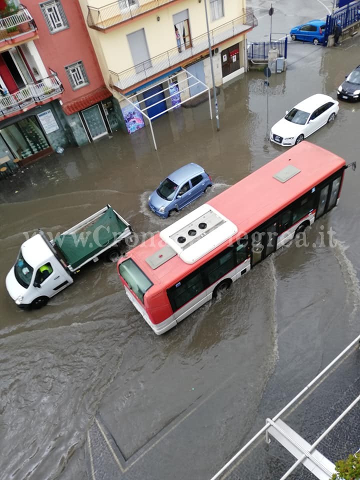QUARTO- Pioggia e fiumi di fango al Bivio, i residenti: «Siamo bloccati in casa»