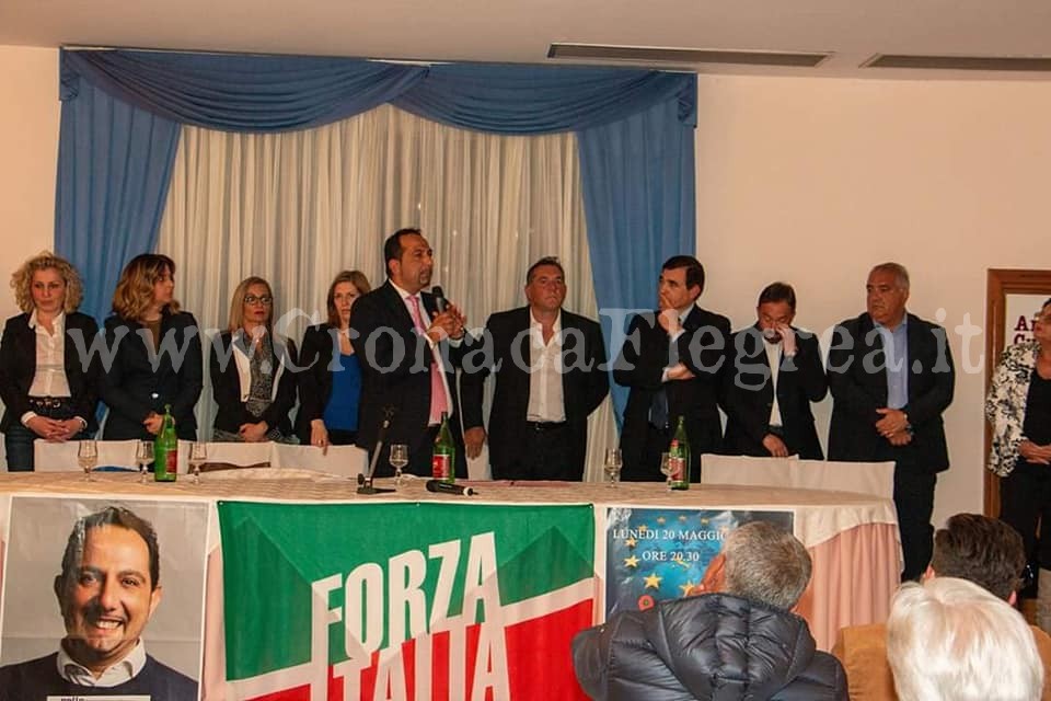 Serata “azzurra” a Bacoli: Savoia e i candidati consiglieri di Forza Italia tra la gente – LE FOTO