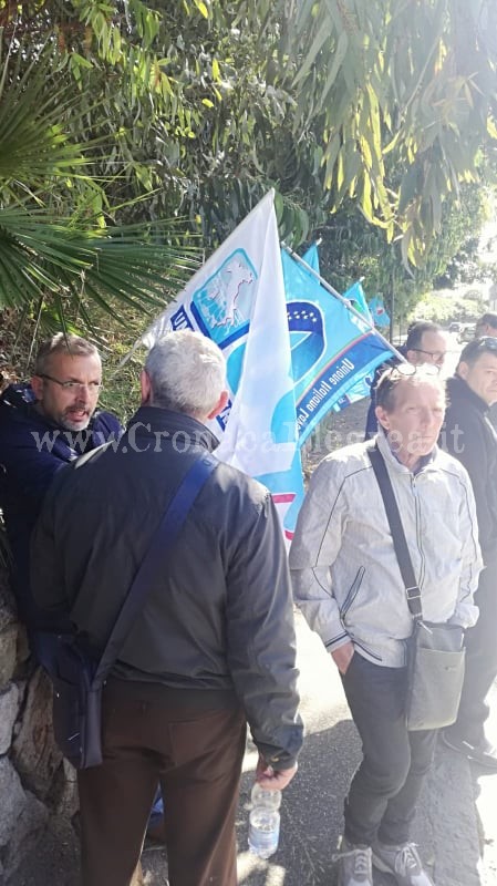 POZZUOLI/ Aeronautica, protesta dei dipendenti della ditta di pulizie – LE FOTO