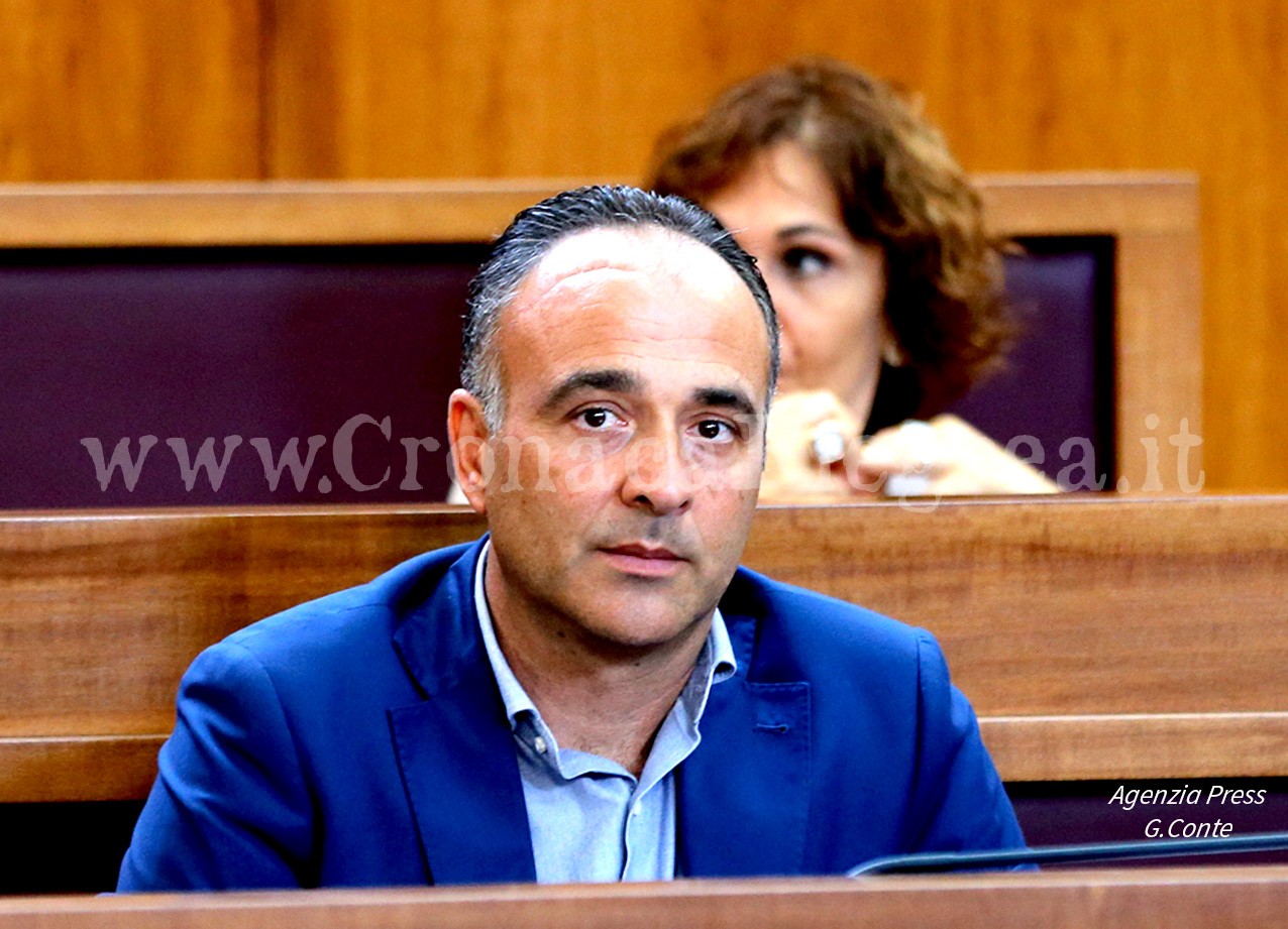POZZUOLI/ Genovese e Russo entrano in Consiglio comunale, contestata incompatibilità a Pafundi