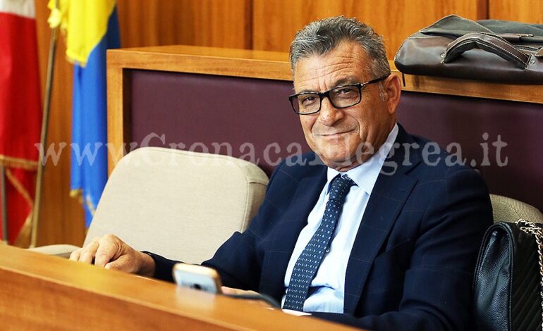 “Pozzuoli Ora” accusa il presidente del consiglio Pennacchio: «Fa il gioco della maggioranza, non è super partes»