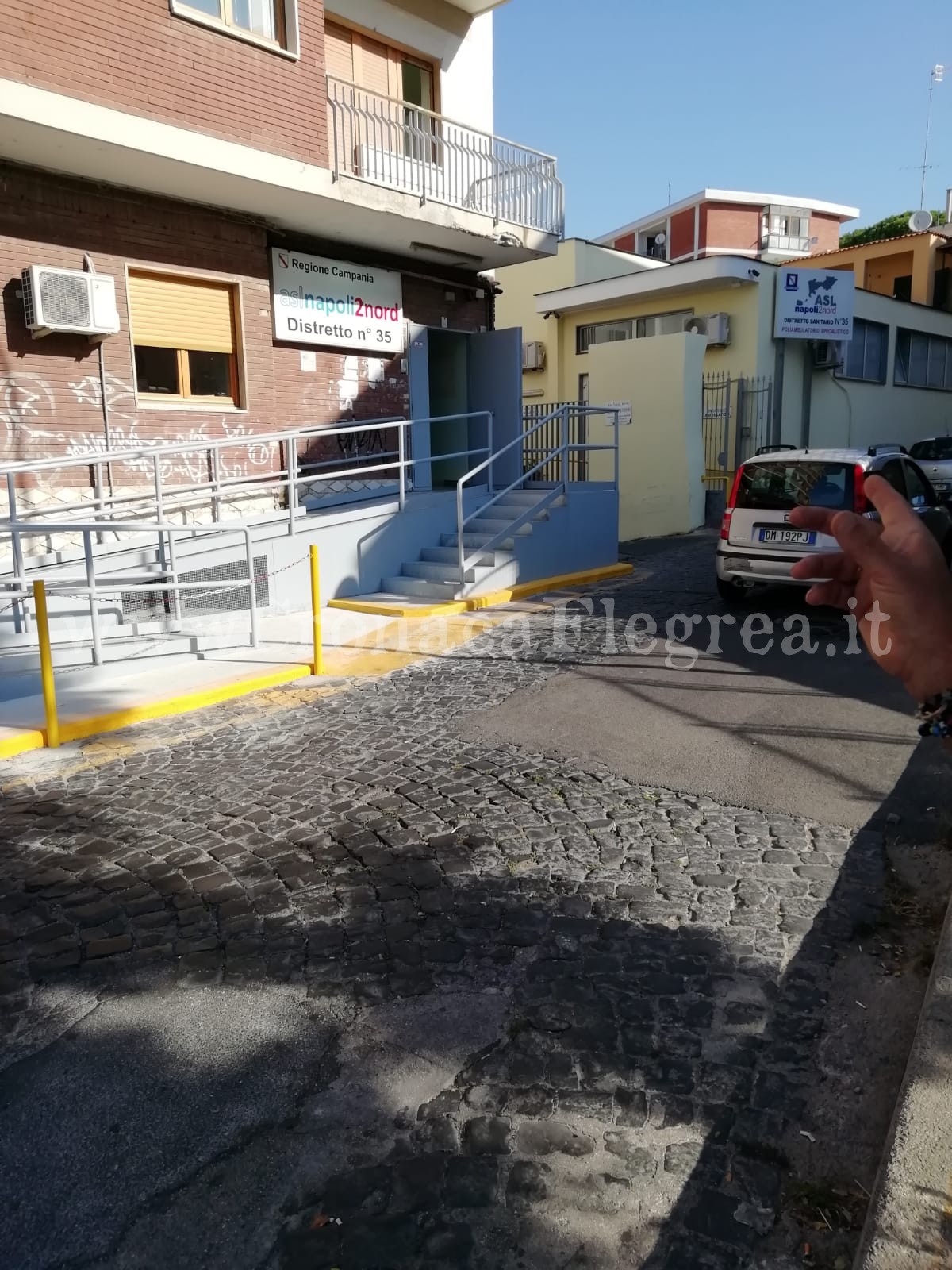 A Pozzuoli un nuovo poliambulatorio con terrazza con vista sulle rovine romane