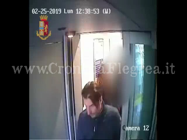 Preso il rapinatore di un’anziana. La Polizia cerca altre vittime e diffonde il video