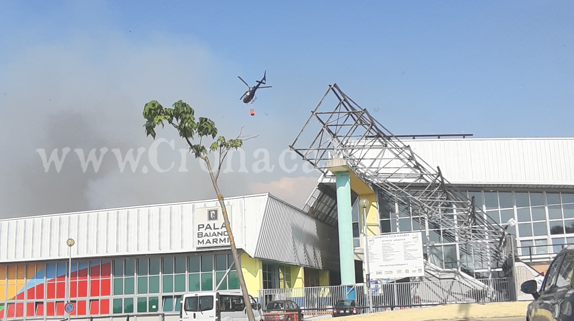 POZZUOLI/ 5 incendi a Monterusciello, c’è  la “mano” criminale: elicotteri in azione – LE FOTO