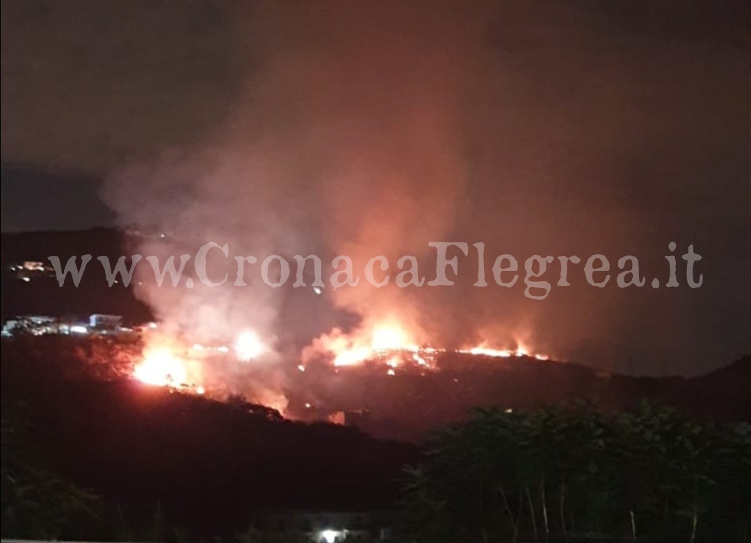 ULTIM’ORA/ In fiamme il Monte Gauro, paura al Rione Toiano