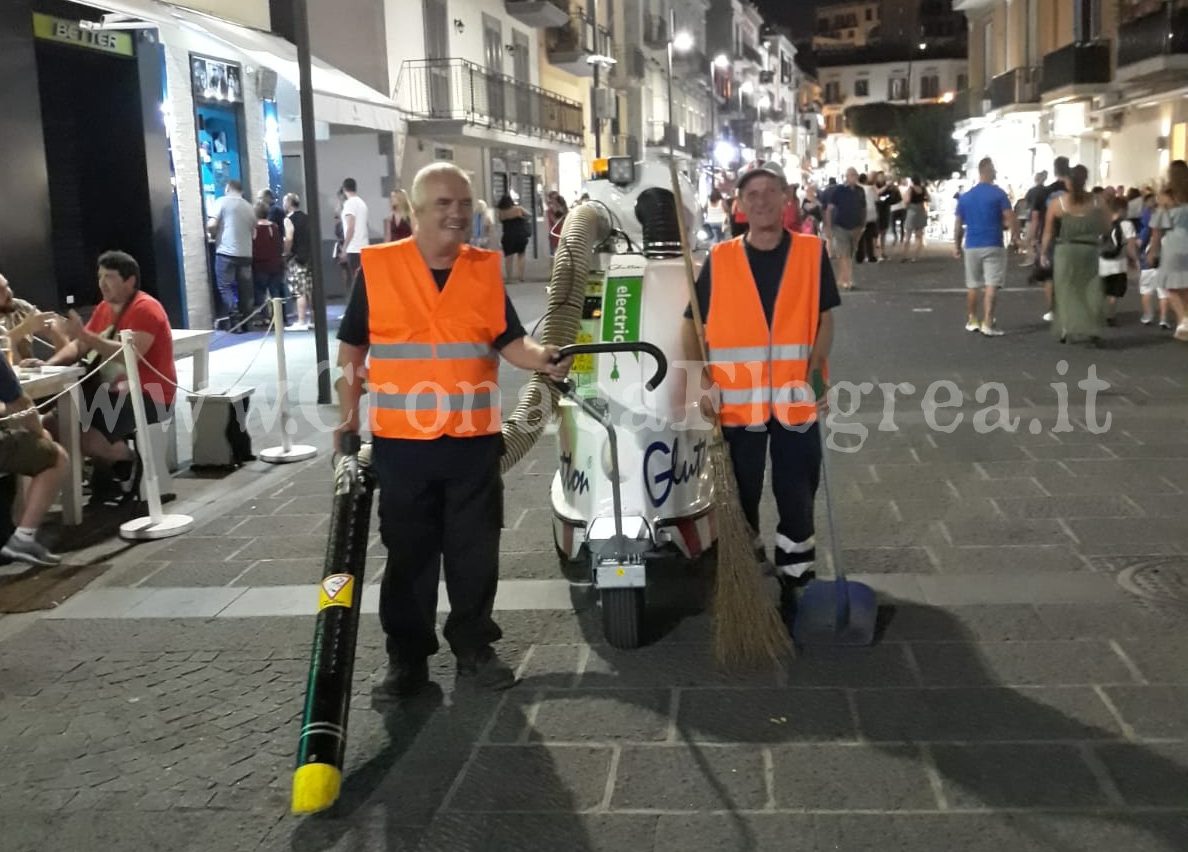 POZZUOLI/ Arriva «Glutton»: l’aspiratore che fa sparire cicche e bottiglie – LE FOTO