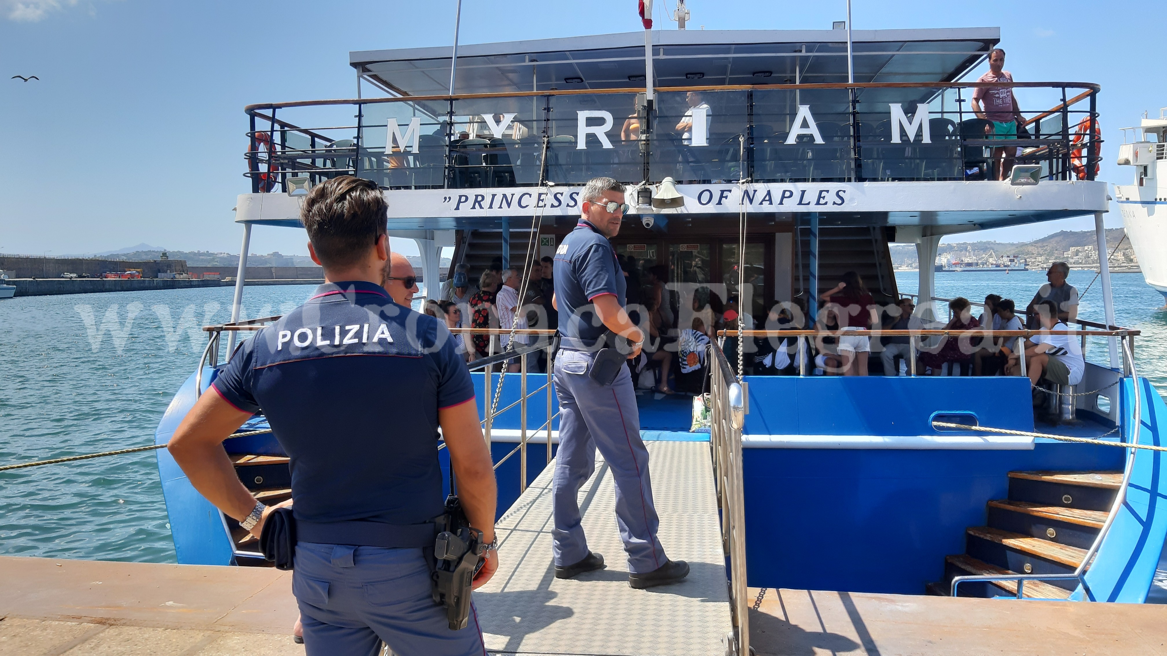 Salta la mini crociera: è caos a bordo. Il racconto dei passeggeri e del comandante – LE FOTO