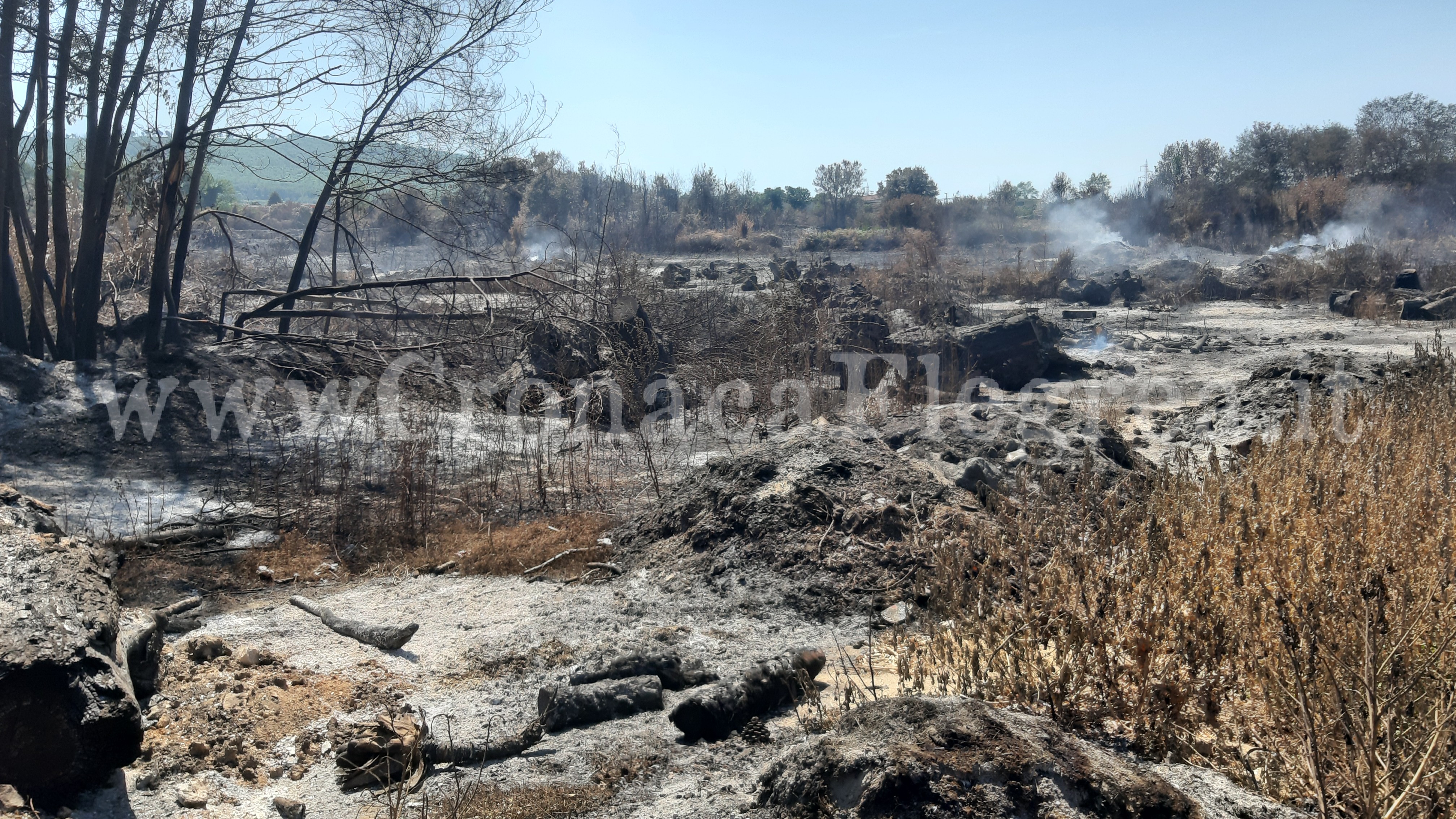 POZZUOLI/ Incendi a Monterusciello, scattata la messa in sicurezza delle aree