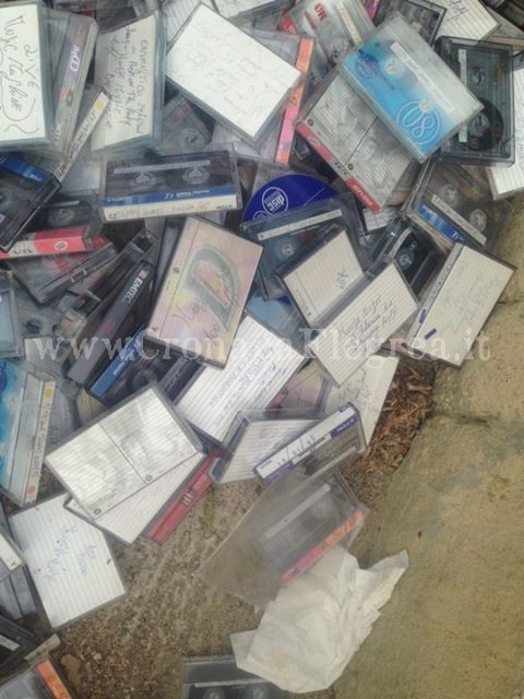 LA SEGNALAZIONE/ «Una discarica di musicassette nei pressi del lago d’Averno»