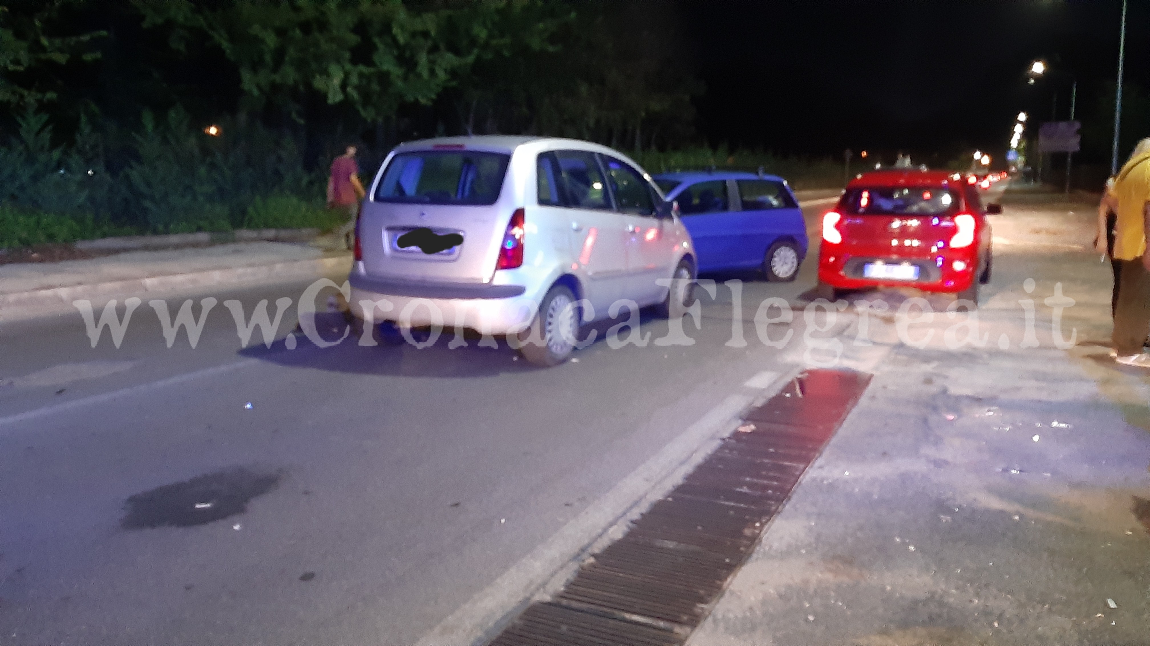 ULTIM’ORA/ Schianto fra 3 auto, un ferito. Traffico in tilt in via Campana