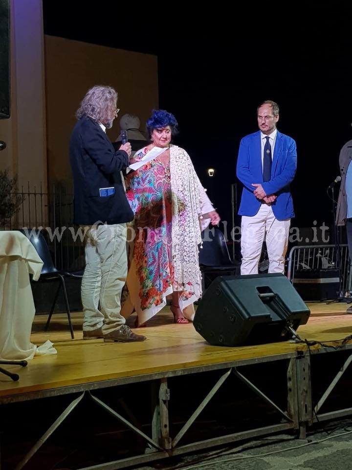 “Premio Concetta Barra”: il sindaco di Monte di Procida sul palco con Marisa Laurito