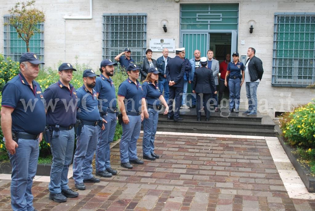 Pierluigi, i vigili rendono omaggio alla Polizia di Pozzuoli – LE FOTO