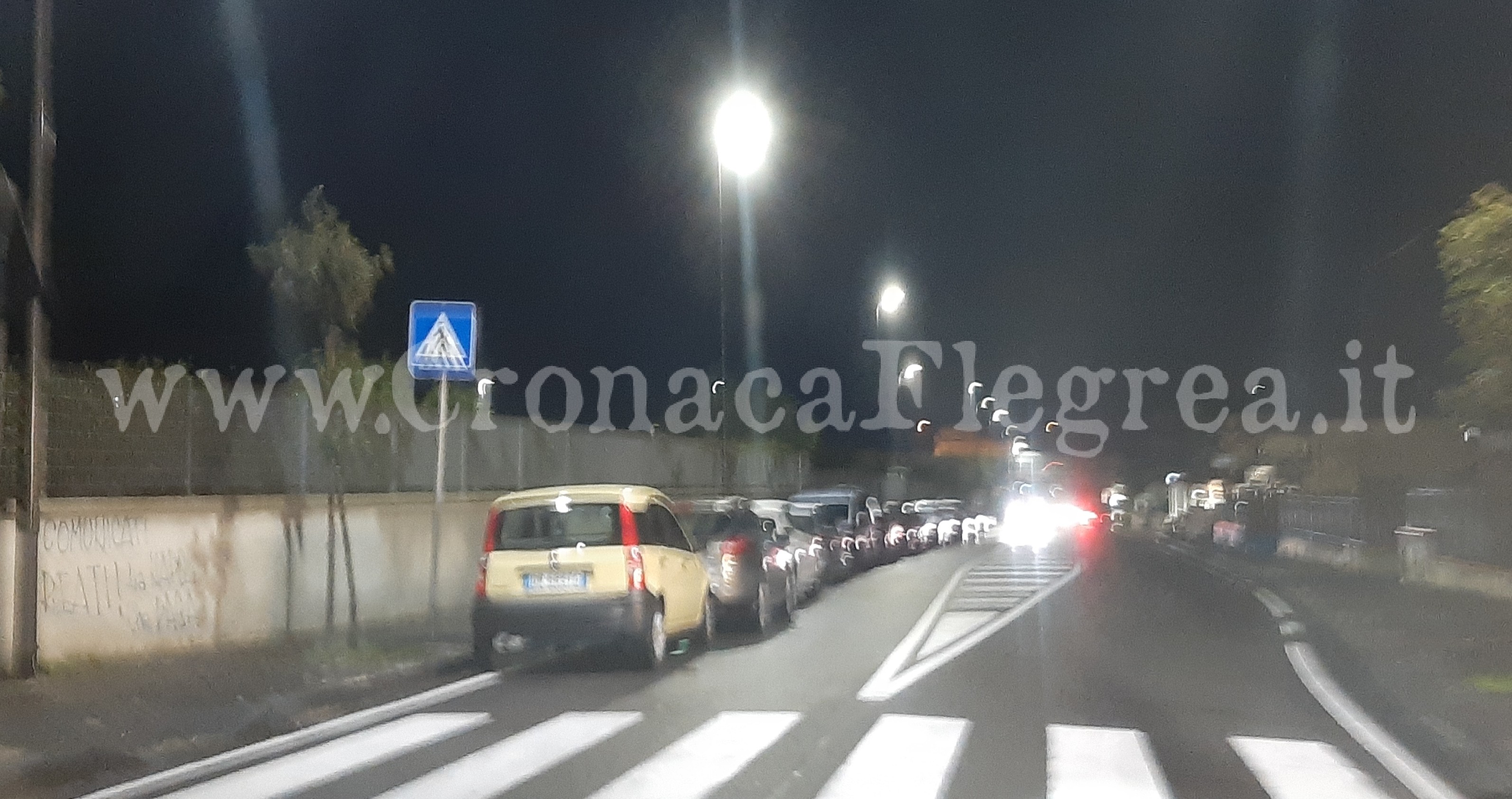 I LETTORI SEGNALANO/ «Guardate come si parcheggia in via Campana»