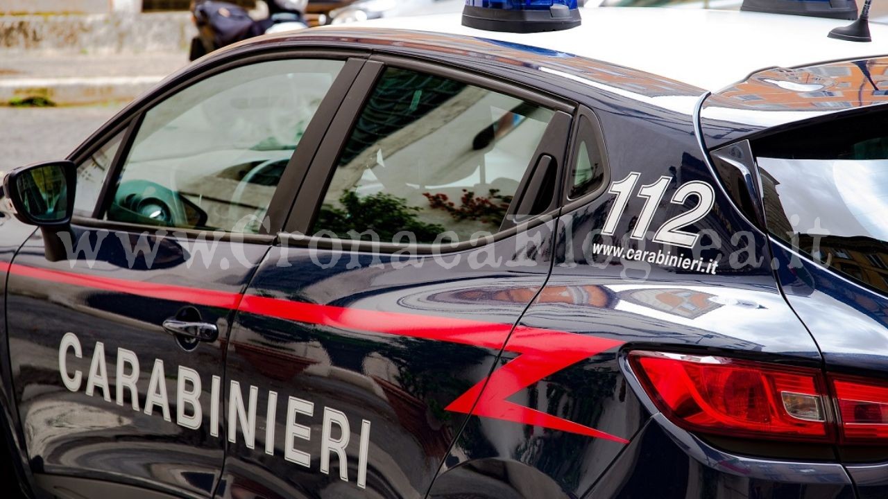 Ruba uno zaino e fugge, 22enne arrestato dai carabinieri