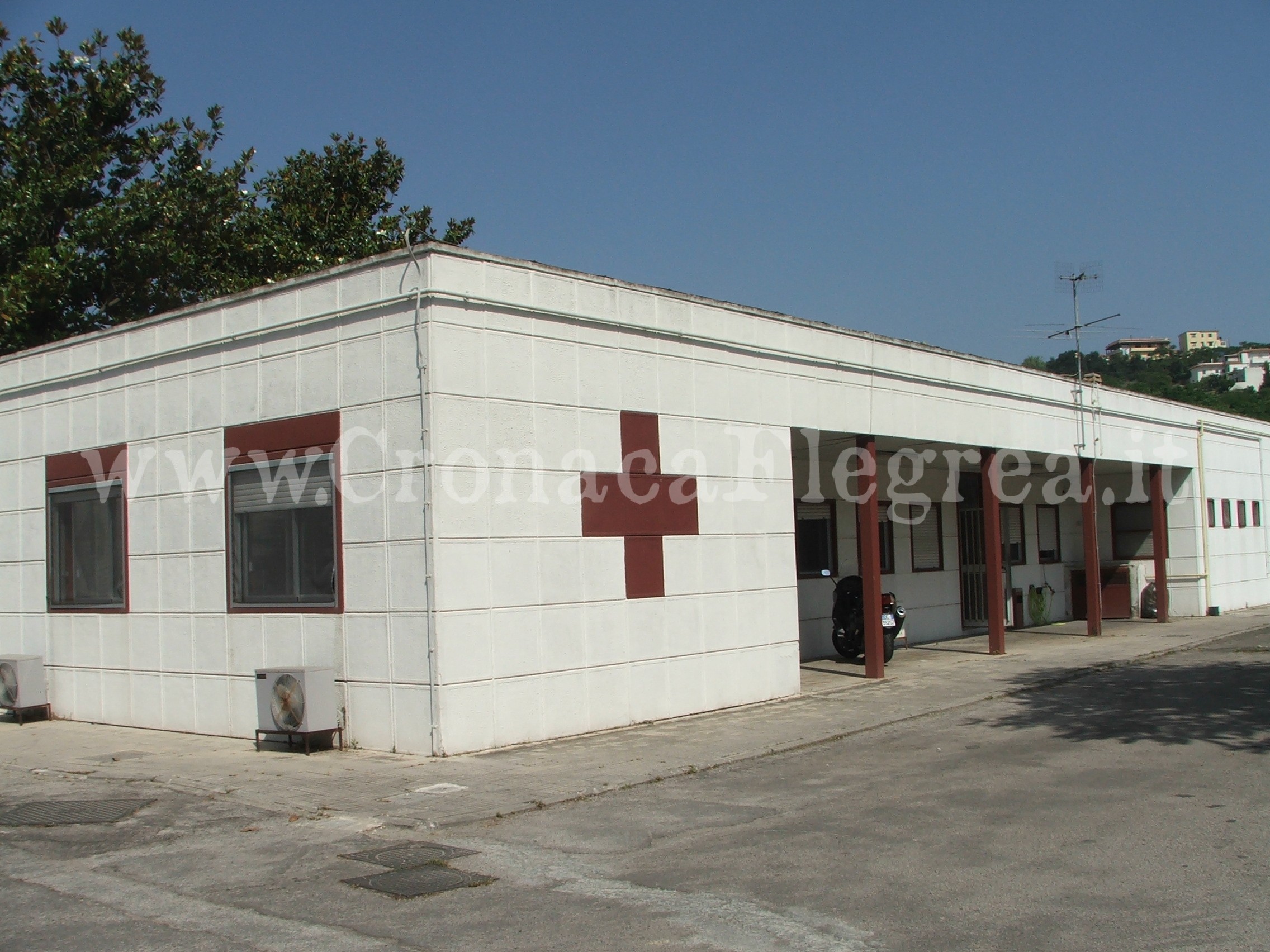 POZZUOLI/ Ladri nella sede della Croce Rossa: armadietti rotti e camper saccheggiato