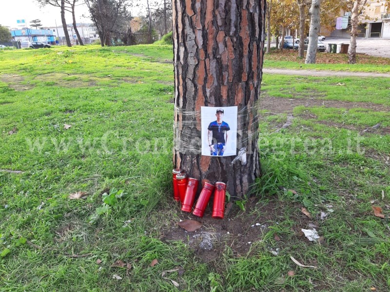 POZZUOLI/ Candele e foto sul luogo dell’incidente per ricordare Giuseppe