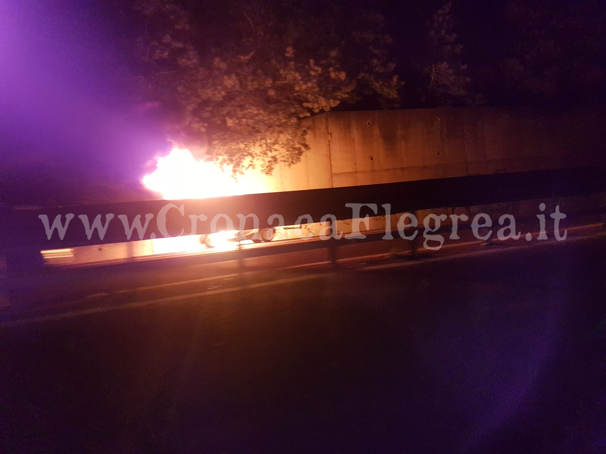 ULTIM’ORA/ Auto in fiamme tra Quarto e Monterusciello