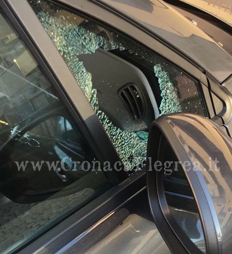 SOS da Pozzuoli: auto in balia dei ladri in via Pisacane – LE FOTO