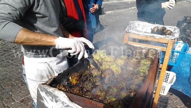 Carciofi venduti per strada sporchi e con muffa: sequestrati 280 chili