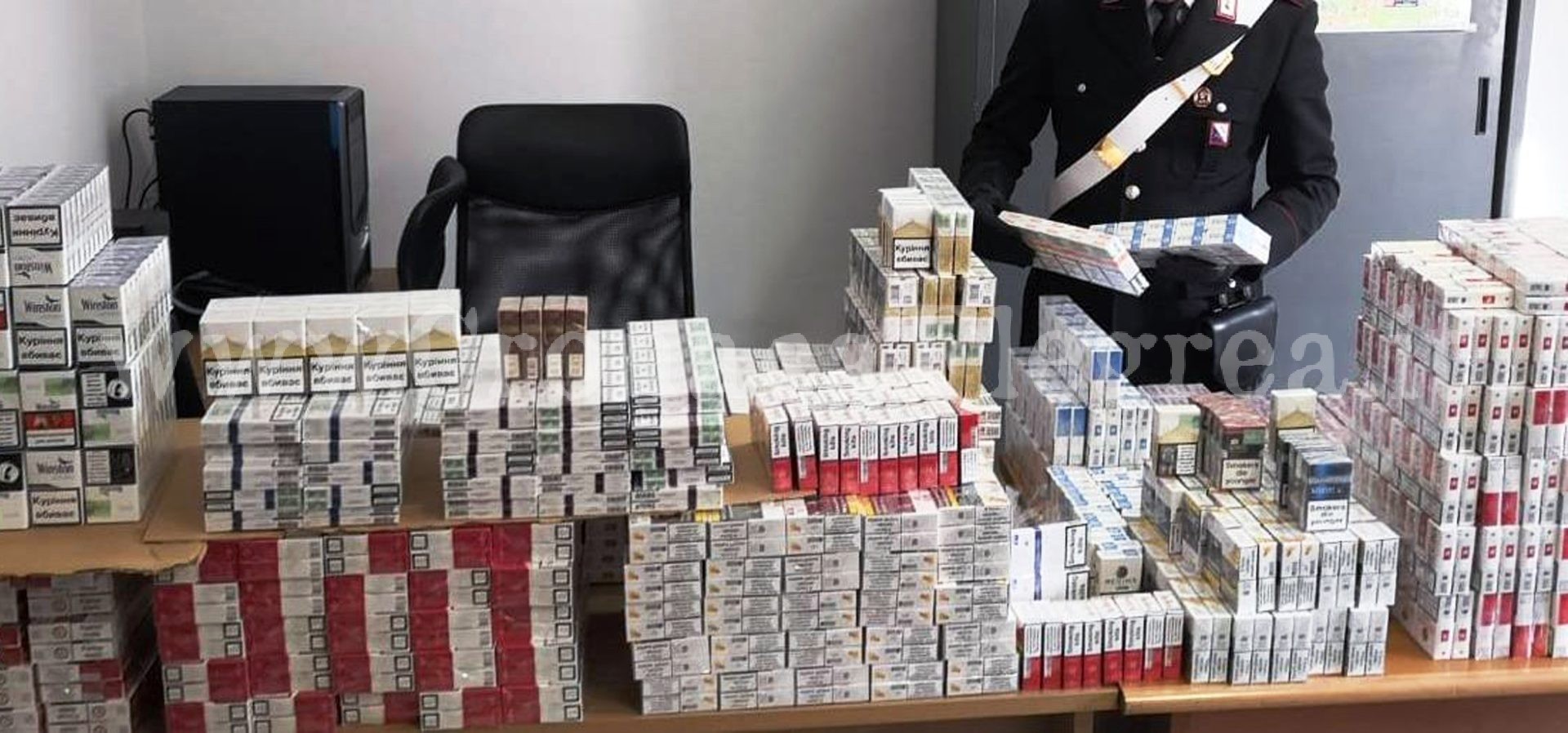 Contrabbando di sigarette, scoperti in un casale a Quarto 9mila pacchetti di bionde