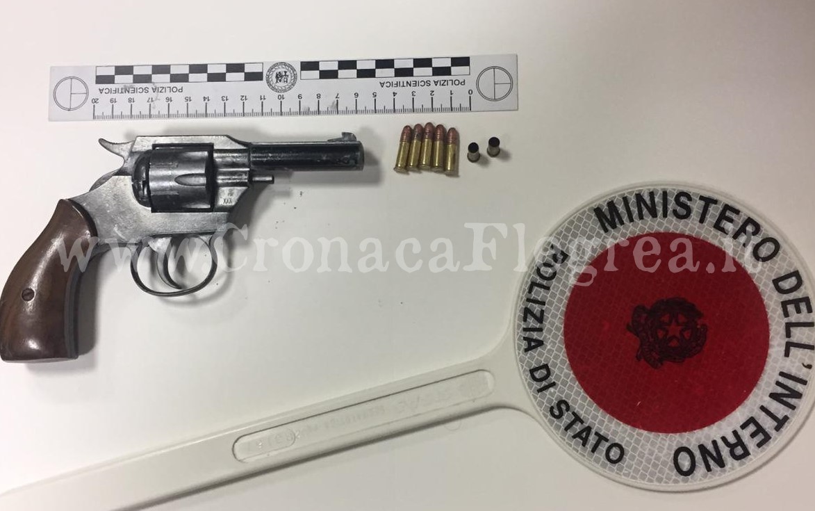 Pistola trovata in una cabina dell’Enel a Pozzuoli: utilizzata per sparare 2 volte