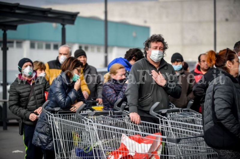 QUARTO/ Coronavirus, in gruppi di più persone a fare la spesa: arrivano i carabinieri