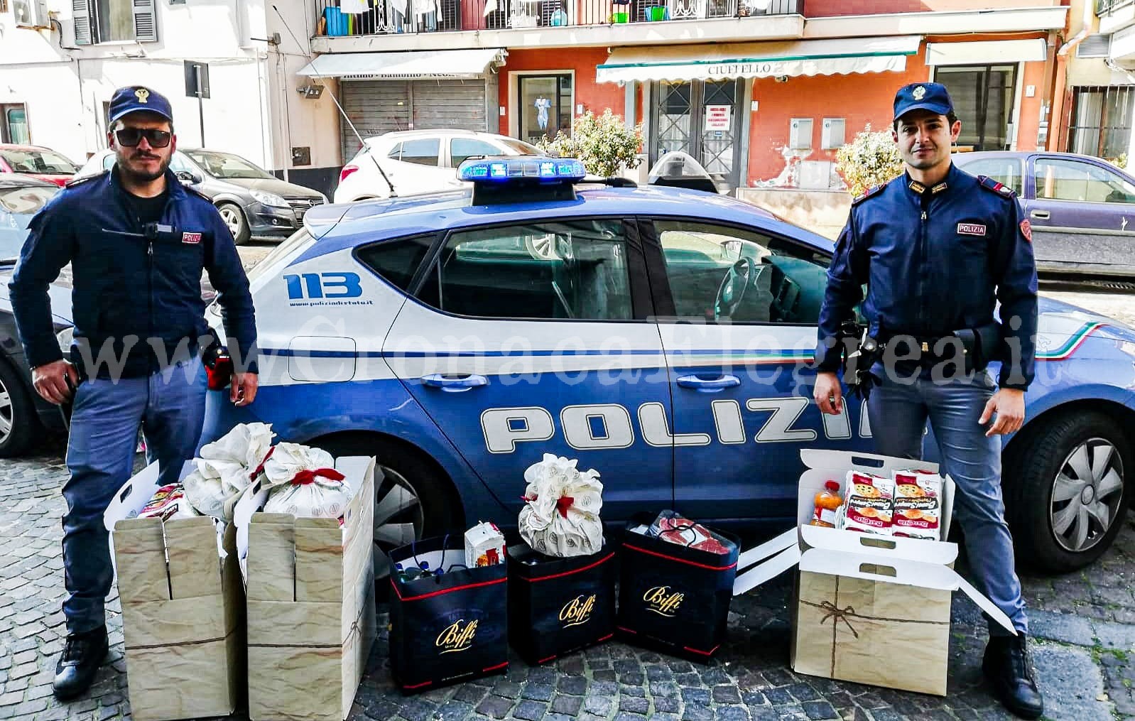 Il Commissariato di Polizia di Pozzuoli accanto alle famiglie indigenti: donati beni di prima necessità – LE FOTO