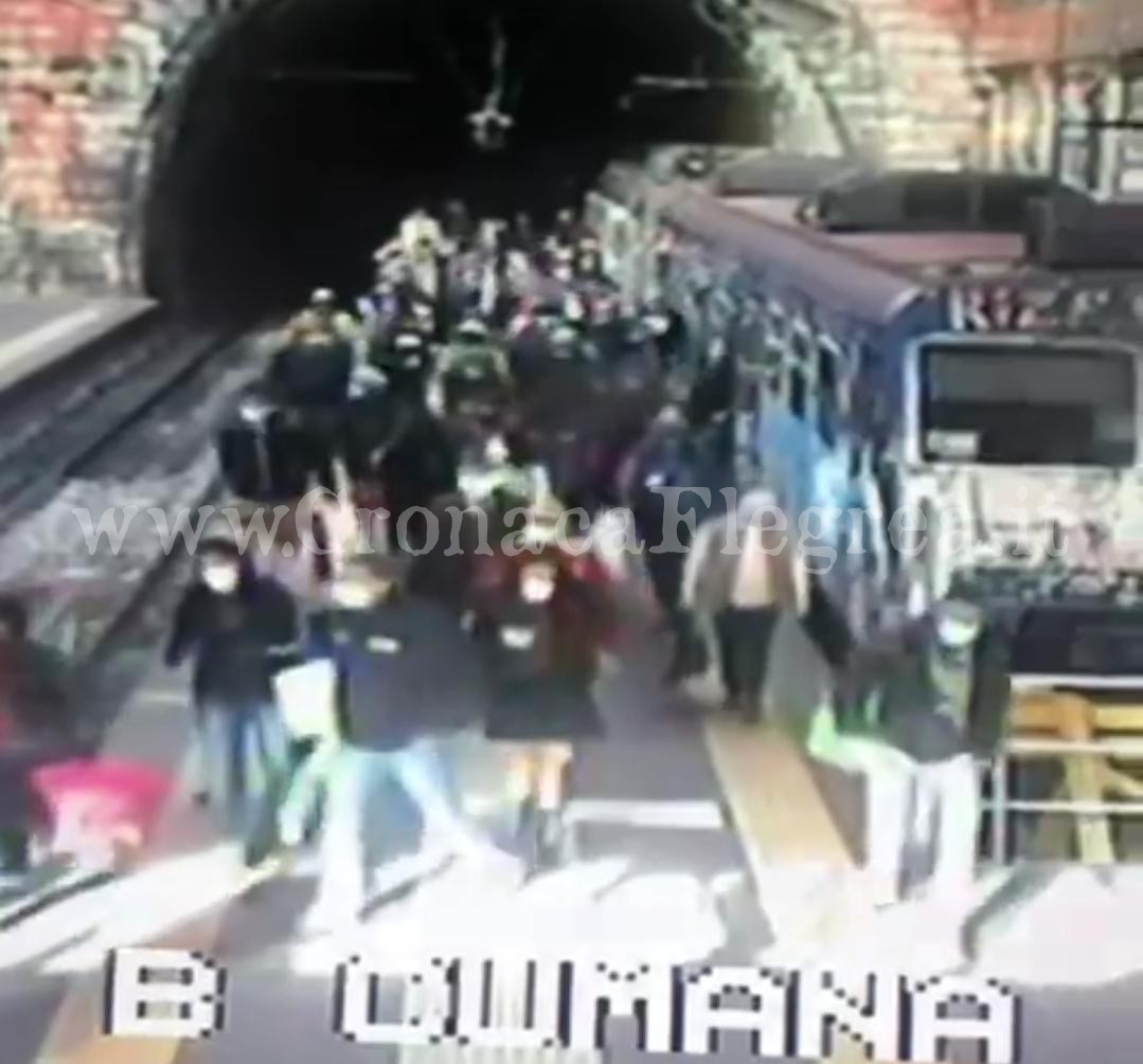 Ammassati sui treni da Licola a Montesanto: ripartono male i trasporti
