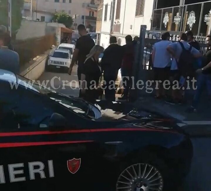 Caos ad Arco Felice, uomo dà in escandescenze: arrivano i carabinieri – LE FOTO
