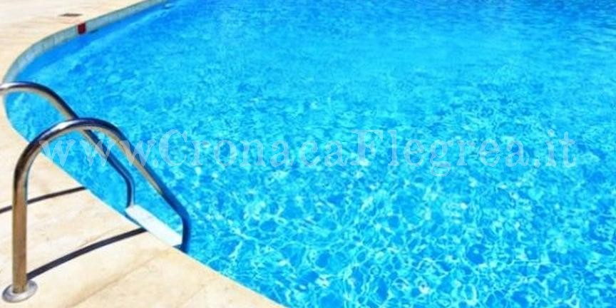 Tragedia a Varcaturo: bimbo di 4 anni annega in piscina