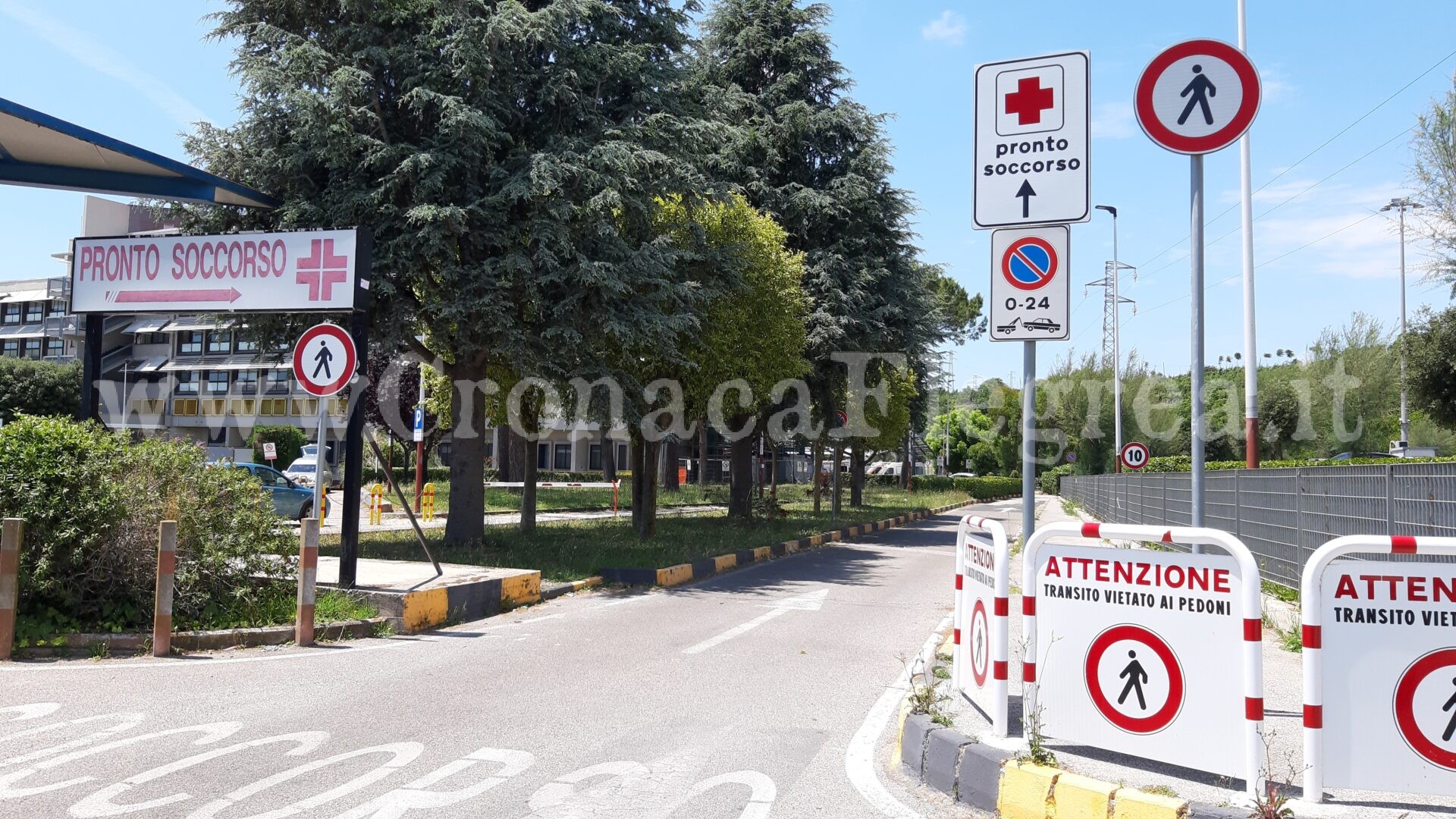 All’ospedale di Pozzuoli con un colpo di pistola alla spalla: agguato a Varcaturo, indagano i carabinieri