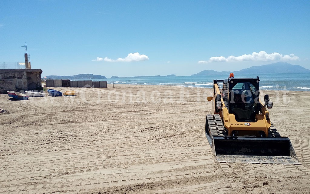 Pulita la spiaggia di Licola: spesi 20mila euro – LE FOTO