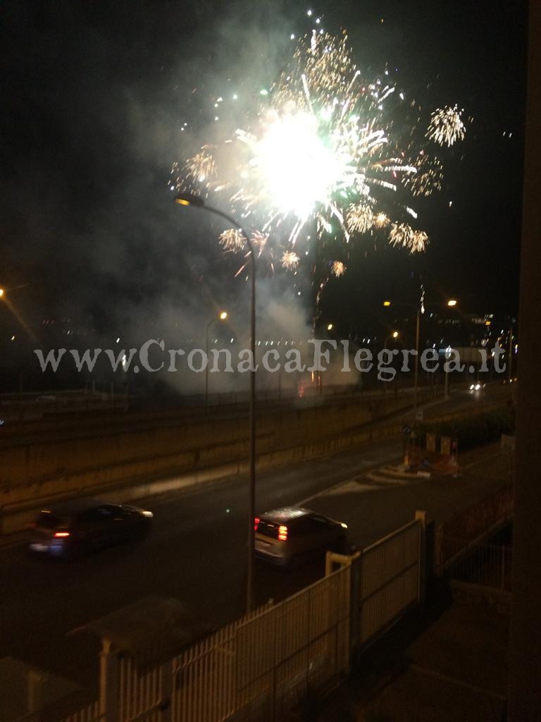 POZZUOLI/ Fuochi d’artificio esplosi di notte a Lucrino, residenti infuriati – LE FOTO