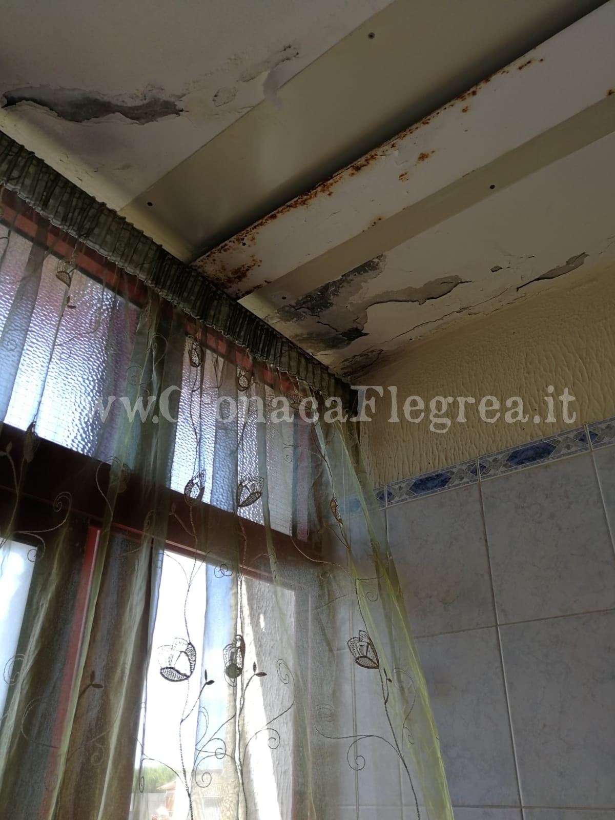 SOS da Monterusciello «Infiltrazioni d’acqua in casa: aiutateci!» – LE FOTO