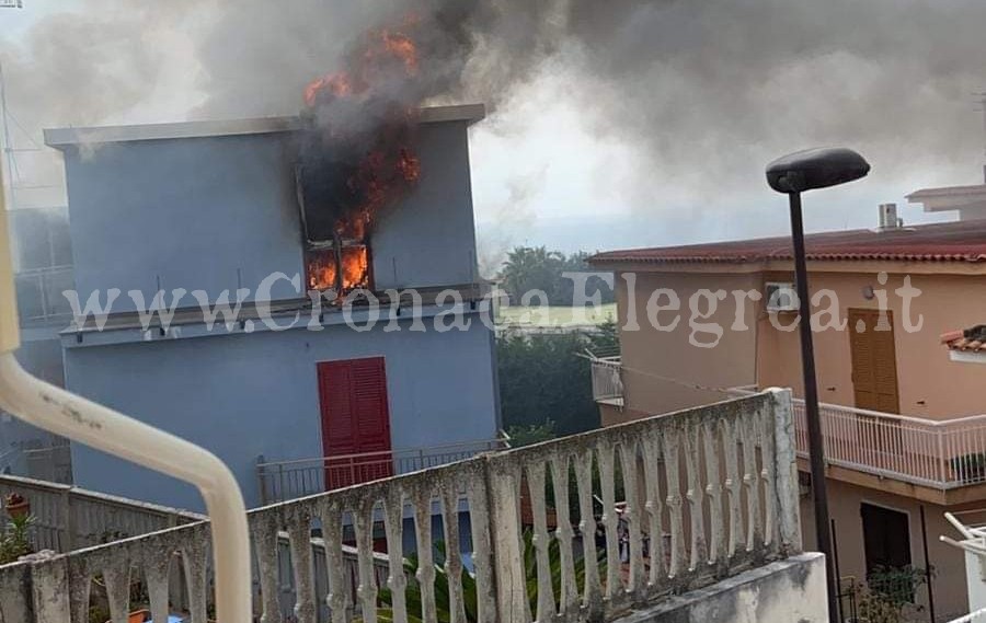 ULTIM’ORA/ Casa in fiamme a Monte di Procida – LA FOTO