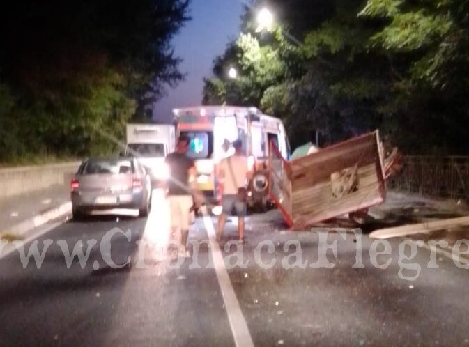 Spaventoso incidente a Pozzuoli: tre ruote si ribalta, anziano in prognosi riservata – LE FOTO