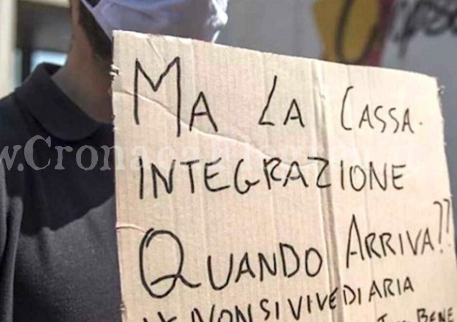 «Mentre i parlamentari prendono i bonus io attendo la cassa integrazione da aprile»