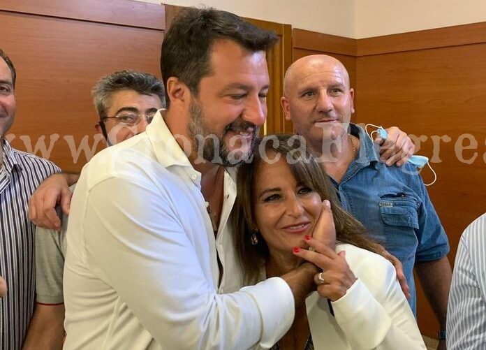 La felicità di Rosa Capuozzo insieme a Matteo Salvini – LE FOTO