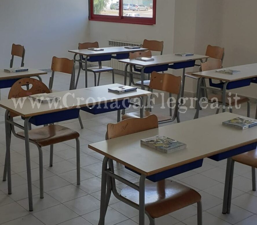 Il sindaco di Monte di Procida posticipa il rientro a scuola: si torna in aula a gennaio