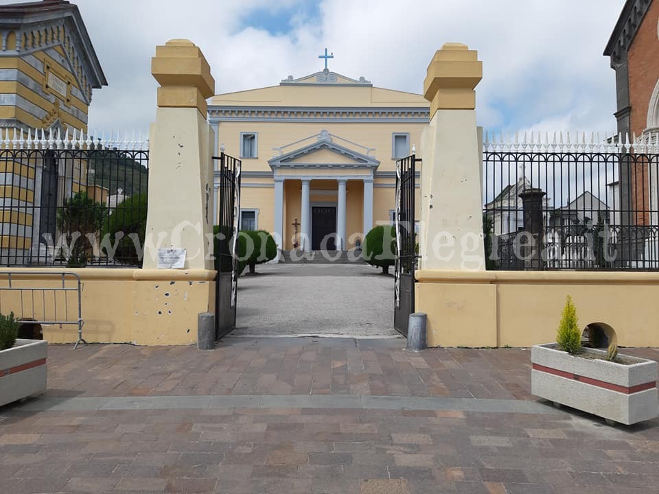 Emergenza Covid, il sindaco chiude il cimitero di Pozzuoli