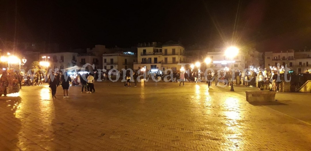 Positivo al Covid passeggia per il centro storico di Pozzuoli: 49enne denunciato dai carabinieri