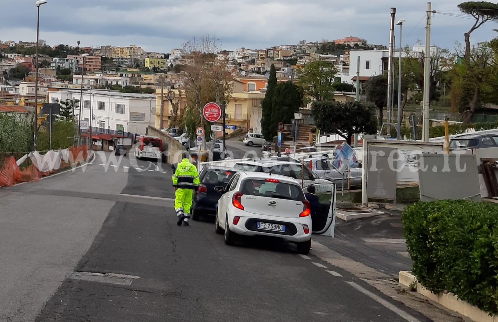 MONTE DI PROCIDA/ Matrimonio-focolaio, parla lo sposo: «Non siamo untori. Alla festa c’erano 76 invitati»